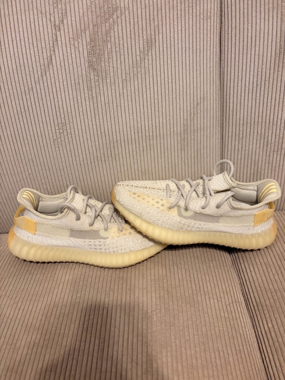 Like new Yeezy 350 sneakers
